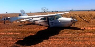 FAB Intercepta Aeronave Suspeita Vinda da Bolívia Após Disparos de Advertência