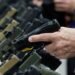 Especialistas Alertam: Políticas Pró-Armas de Trump Podem Fortalecer Facções Criminosas no Brasil Especialistas Alertam: Políticas Pró-Armas de Trump Podem Fortalecer Facções Criminosas no Brasil