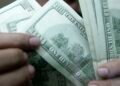 Mercado Financeiro: Dólar recua em julho, enquanto Ibovespa e Petróleo registram alta impulsionada por tensões globais