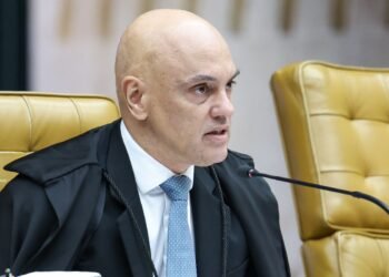 PF Cumpre Ordem Judicial e Realiza Busca por Armas na Residência de Jair Bolsonaro