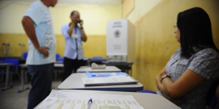 Mesários: Pilar Essencial para a Transparência das Eleições no Brasil