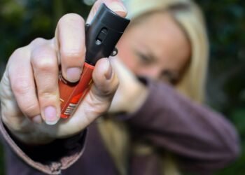 Venda de Spray de Pimenta para Mulheres: Promotora Alerta para ‘Populismo Penal’ e Limitações na Defesa Pessoal