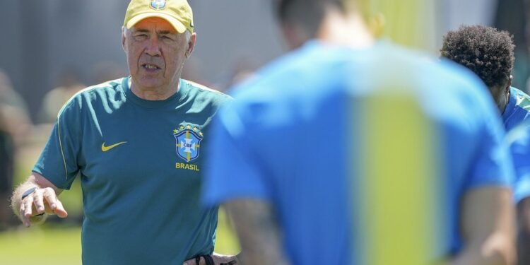 Ancelotti Sugere Martinelli para Vaga de Paquetá e Confirma Retorno de Raphinha
