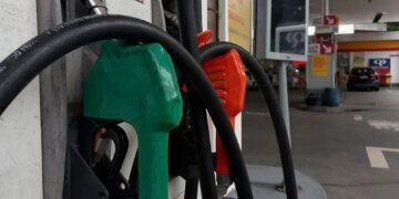 Brasil Aumenta Teor de Etanol na Gasolina para 32%, Visando Redução de Preços e Autonomia Energética