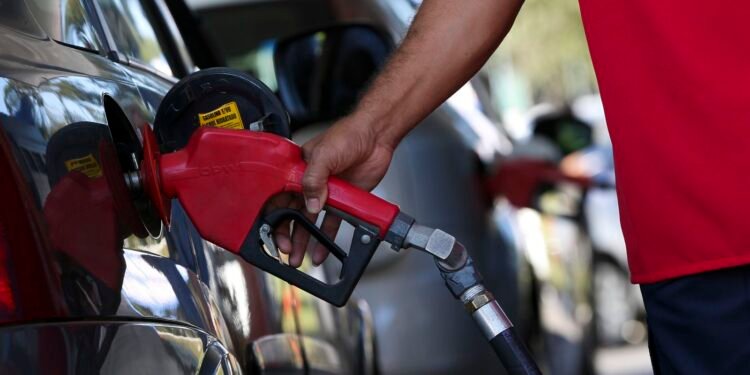 Governo Adia Decisão Crucial Sobre Aumento do Etanol na Gasolina Governo Adia Decisão Crucial Sobre Aumento do Etanol na Gasolina