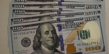 Dólar Recua para R$ 5,08 e Bolsa Cede pela Quarta Vez Consecutiva em Meio a Tensões Geopolíticas Dólar Recua para R$ 5,08 e Bolsa Cede pela Quarta Vez Consecutiva em Meio a Tensões Geopolíticas