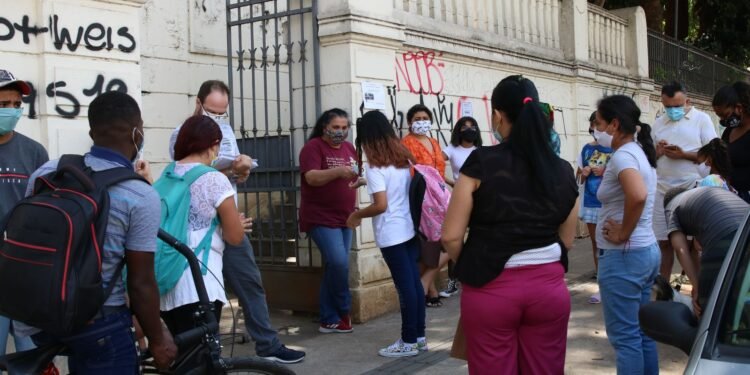 O Papel Fundamental das Escolas no Combate à Violência contra Meninas