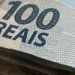 Dólar atinge menor nível em um mês impulsionado por juros e petróleo; Ibovespa fecha estável