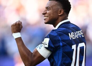França Supera Retranca Paraguaia com Pênalti de Mbappé e Avança nas Oitavas da Copa