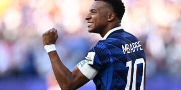 França Supera Retranca Paraguaia com Pênalti de Mbappé e Avança nas Oitavas da Copa