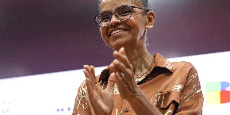 Marina Silva Recebe a Mais Alta Condecoração Francesa por Sua Luta Ambiental