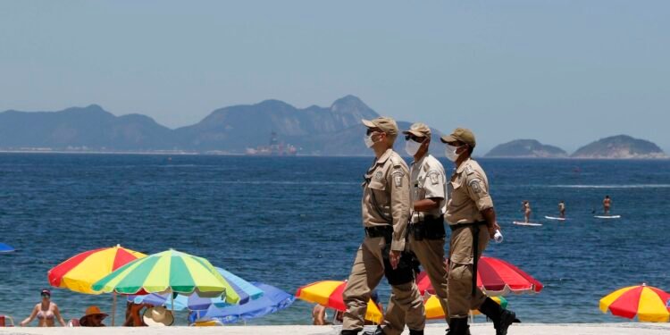 Rio de Janeiro Implementa Política de Ordenamento Urbano Permanente em Praias da Zona Sul Rio de Janeiro Implementa Política de Ordenamento Urbano Permanente em Praias da Zona Sul