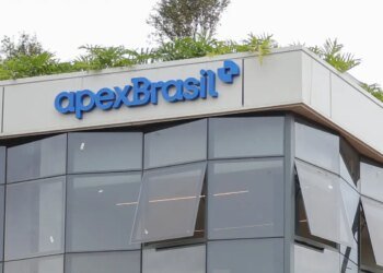 Tarifas dos EUA Impactam US$ 7,4 Bilhões em Exportações Brasileiras, com SP e SC Suportando 52%