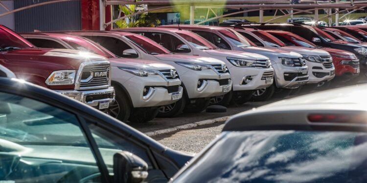 Fenabrave: Emplacamentos de Veículos Novos Aumentam 16,01% no Primeiro Semestre Fenabrave: Emplacamentos de Veículos Novos Aumentam 16,01% no Primeiro Semestre