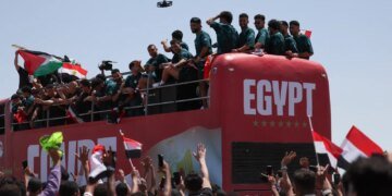 Seleção Egípcia: Recepção de Heróis Após Campanha Inédita na Copa do Mundo