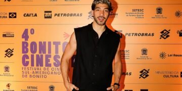 Crimes da Ditadura Paraguaia: O Legado Não Esclarecido e o Cinema como Voz Crimes da Ditadura Paraguaia: O Legado Não Esclarecido e o Cinema como Voz