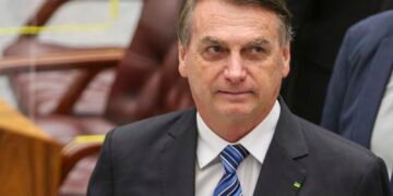 Exército entrega armas de Bolsonaro à Polícia Federal; duas não são localizadas Exército entrega armas de Bolsonaro à Polícia Federal; duas não são localizadas