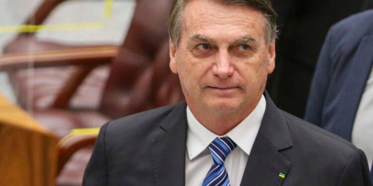 Exército entrega armas de Bolsonaro à Polícia Federal; duas não são localizadas Exército entrega armas de Bolsonaro à Polícia Federal; duas não são localizadas