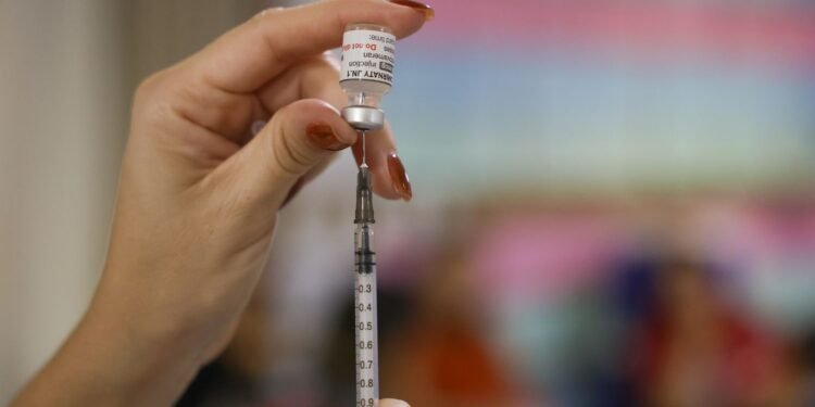 Vacinação Reduz Pela Metade Prevalência de HPV entre Jovens no Brasil, Aponta Maior Estudo da América Latina Vacinação Reduz Pela Metade Prevalência de HPV entre Jovens no Brasil, Aponta Maior Estudo da América Latina
