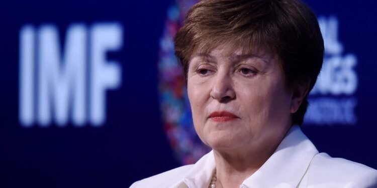 IA pode afetar 40% dos empregos no mundo e dificultar entrada de jovens no mercado, alerta FMI