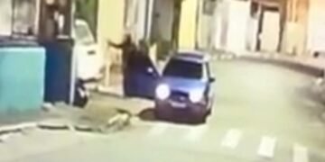 Mulher baleada em ataque a Kombi morre em hospital; motorista também morreu em Ferraz de Vasconcelos