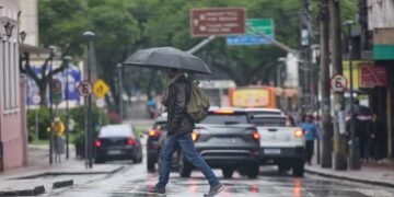 Veja quais são as 76 cidades que ficaram de fora do alerta de tempestade no Paraná