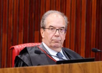 TSE vai investigar promessa de ‘prêmio’ em emendas para cidades que votarem em Flávio