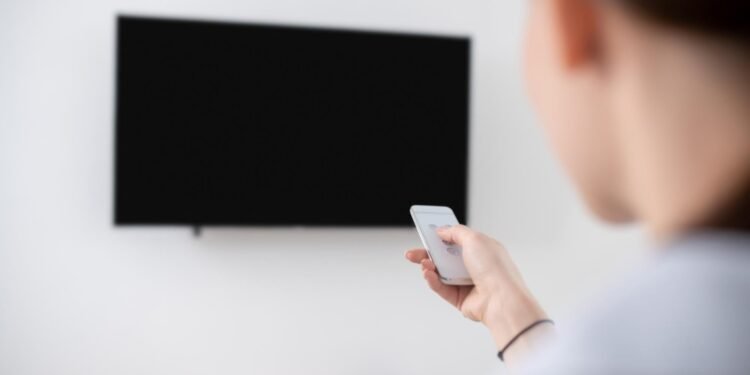 TV desligada, micro-ondas piscando: quais aparelhos continuam gastando energia?
