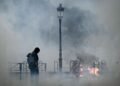 Protestos por custo de vida fecham museus em Paris e mobilizam até 70 mil policiais na França