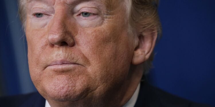 Juiz cita liberdade de imprensa e libera acesso à Casa Branca a jornalistas barrados por Trump