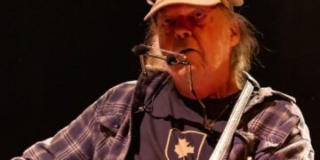 Neil Young processa Trump pela segunda vez por uso de hit dos anos 1980