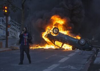 França mobiliza 70 mil policiais para nova onda de protestos no fim de semana