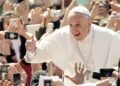 Quem é o cardeal que assina novo livro sobre Papa Francisco