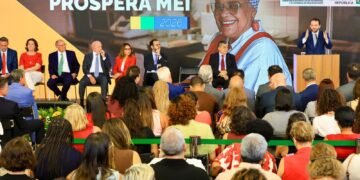 Em pacote para MEIs, Lula anuncia perdão de dívida tributária, ‘Pix’ de R$ 5 mil e novo Desenrola