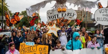 Protestos contra Trump pedem voto antecipado nos EUA antes das eleições de meio de mandato