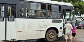 Após 7 dias, trabalhadores aprovam proposta para encerrar greve de ônibus em Macapá Após 7 dias, trabalhadores aprovam proposta para encerrar greve de ônibus em Macapá