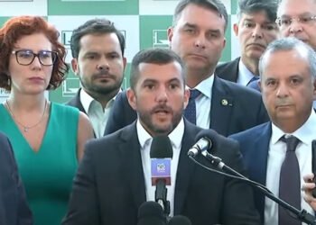 Carlos Jordy confirma que Flávio Bolsonaro está a caminho dos Estados Unidos