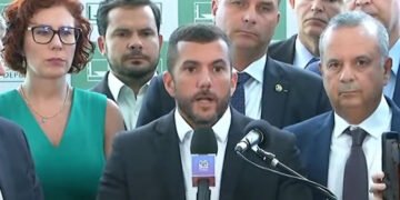 Carlos Jordy confirma que Flávio Bolsonaro está a caminho dos Estados Unidos