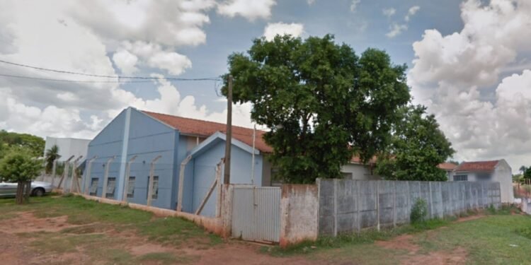 Professora é afastada de escola pública suspeita de trocar mensagens de cunho sexual com alunos