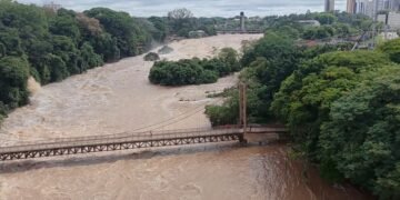 Vídeo: imagens de drone mostram alagamentos na Rua do Porto após Rio Piracicaba transbordar Vídeo: imagens de drone mostram alagamentos na Rua do Porto após Rio Piracicaba transbordar