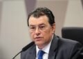 Líder do MDB no Senado sai em defesa de diretórios estaduais que apoiam Lula no segundo turno