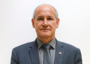 Quem é o procurador que pediu expulsão de Bolsonaro do Exército e recebeu medalha militar