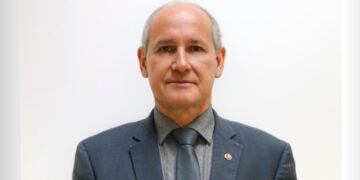 Quem é o procurador que pediu expulsão de Bolsonaro do Exército e recebeu medalha militar