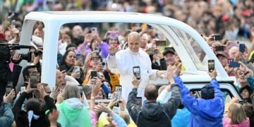 Papa Leão XIV realiza primeira audiência no Vaticano após cirurgia para retirar câncer