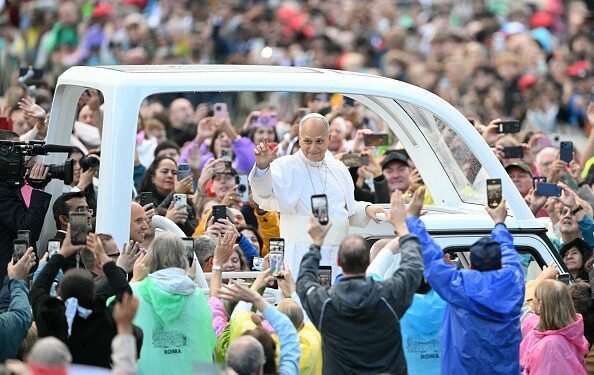 Papa Leão XIV realiza primeira audiência no Vaticano após cirurgia para retirar câncer Papa Leão XIV realiza primeira audiência no Vaticano após cirurgia para retirar câncer