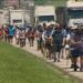 Calçada de 130 km para romeiros na Dutra: veja o que se sabe sobre estudo de caminho exclusivo até Aparecida, SP