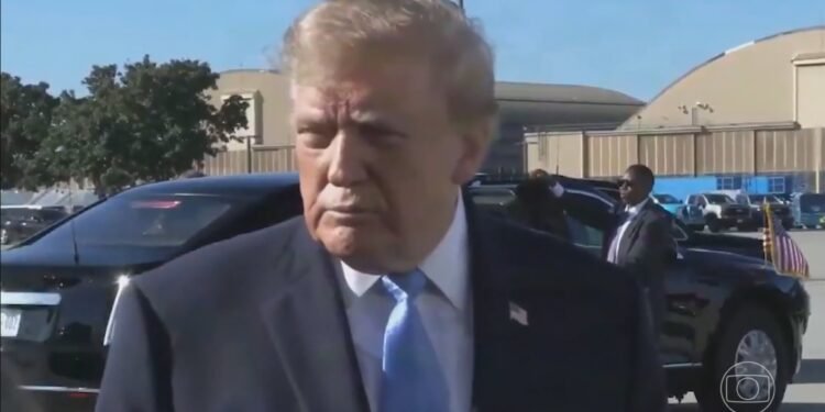 Trump faz insinuações e afirma, sem provas, que eleição no Brasil pareceu fraudada; Alckmin rebate