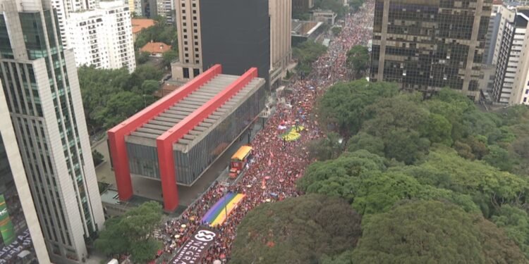 Lula faz último ato da campanha de 2026 na Avenida Paulista ao lado de apoiadores e aliados políticos Lula faz último ato da campanha de 2026 na Avenida Paulista ao lado de apoiadores e aliados políticos