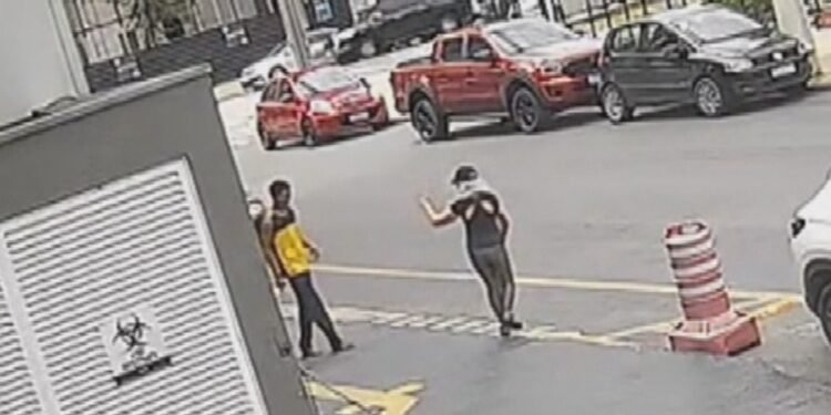Homem que espancou professora da UFG era procurado pela família e foi achado após notícia sobre crime, diz esposa