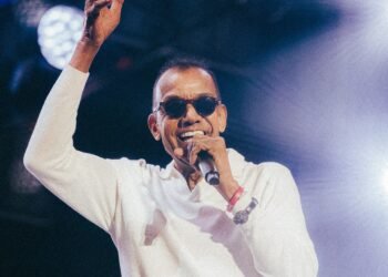 Jorge Ben Jor celebra carreira inigualável com samba, festa e emoção para estádio lotado